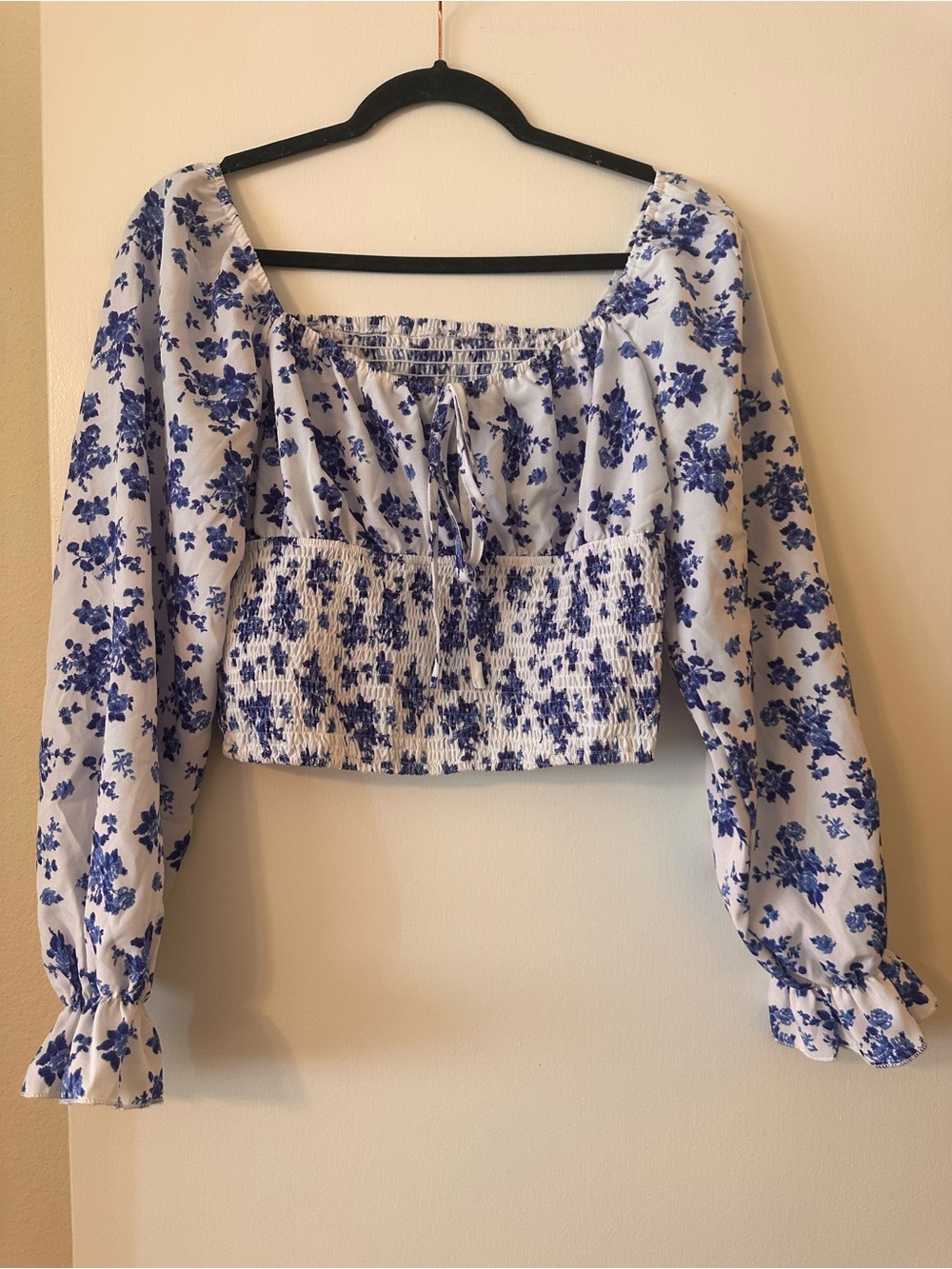SHEIN White and Blue Floral Smocked Puff-Sleeve Crop Top